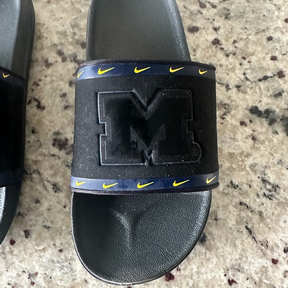 Michigan Nike Slides - Picture 2 of 5